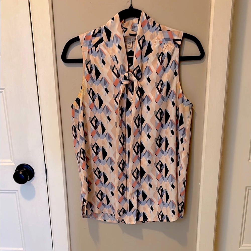 Geometric Sleeveless Blouse with neck tie